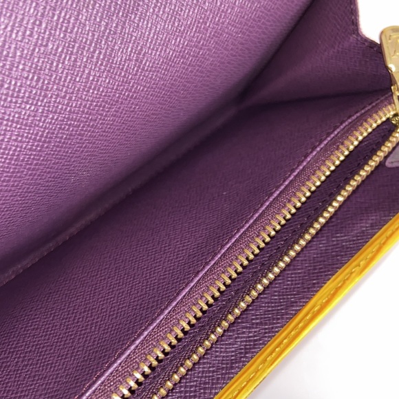 LOUIS VUITTON Credit
Long Bifold Wallet Epi
Leather - Picture 10 of 13